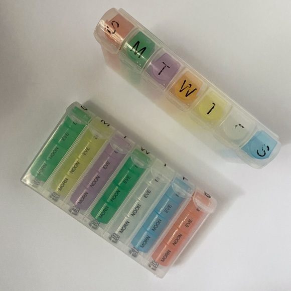 Daily Pill Container ๐Bundle 3 items for $20๐ - Picture 2 of 2